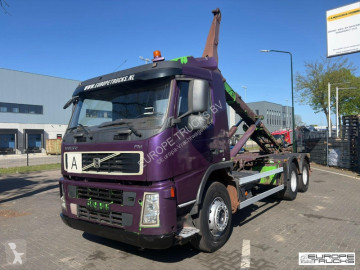 شاحنة ناقلة حاويات متعددة الأغراض Volvo