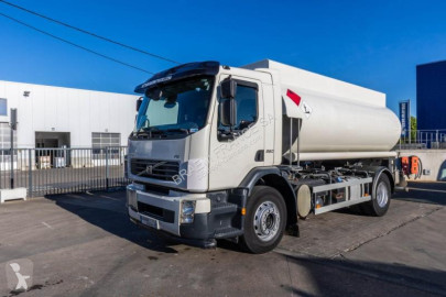Камион цистерна Volvo