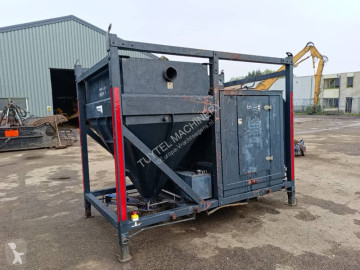 Vacuum truck