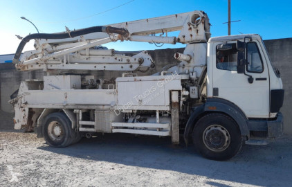 Kamion beton čerpadlo na beton Mercedes