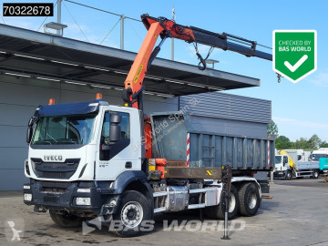 Camión portacontenedor de gancho Iveco