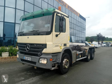 شاحنة ناقلة حاويات متعددة الأغراض Mercedes