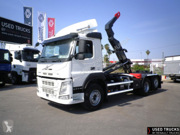 شاحنة ناقلة حاويات متعددة الأغراض Volvo