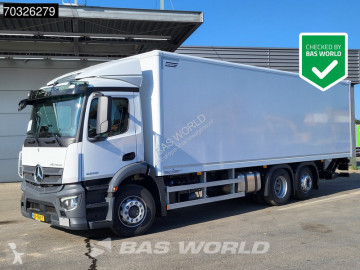 Camión furgón Mercedes nuevo
