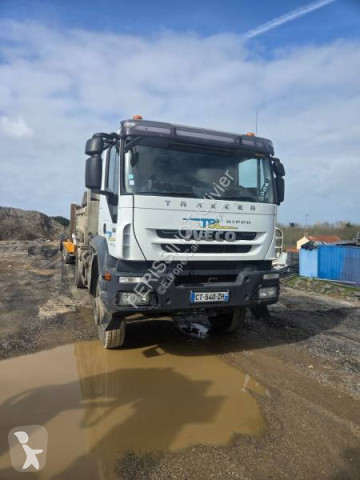 Камион самосвал самосвал с тристранно разтоварване Iveco