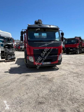 Camión trilateral Volvo