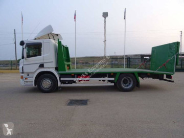 Nosič strojů Scania P 320