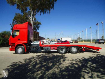 Камион превоз на строителна техника Renault
