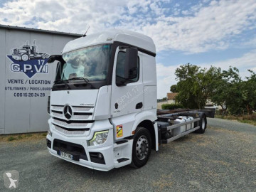 Хенгер контейнеровоз Mercedes