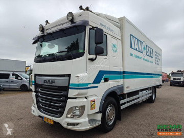 Камион DAF 1500 XF 440 FA 4x2 Spacecab Euro6A - Closed Box 7.4m + Tail Lift kg + Towing Hook - Smarttacho V2