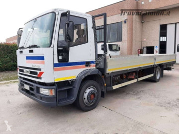 Камион превоз на строителна техника Iveco