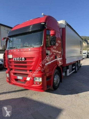 Lastbil skjutbara ridåer (flexibla skjutbara sidoväggar) Iveco