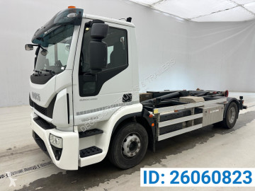 شاحنة ناقلة حاويات متعددة الأغراض Iveco