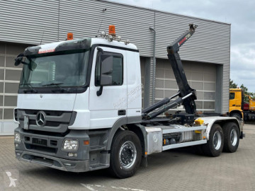 شاحنة ناقلة حاويات متعددة الأغراض Mercedes