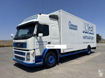 Camión furgón Volvo