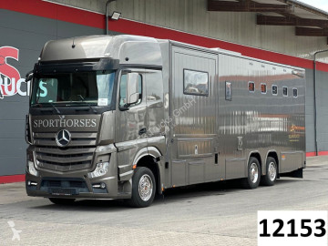 Camion van à chevaux Mercedes