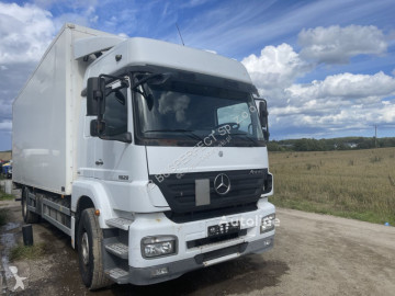 Camion fourgon Mercedes