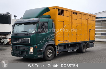 Камион ремарке за превоз на коне Volvo