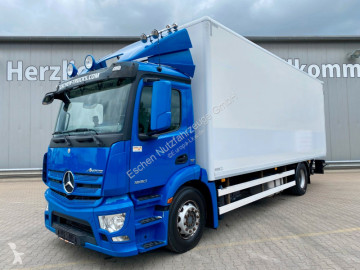 شاحنة عربة مقفلة Mercedes