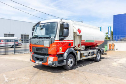 Камион цистерна Volvo