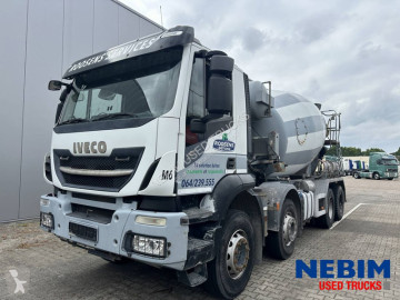 Camión hormigón cuba / mezclador Iveco