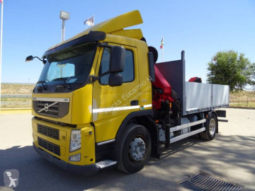 Camión grúa caja abierta Volvo