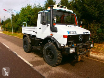 Camion tri-benne Mercedes