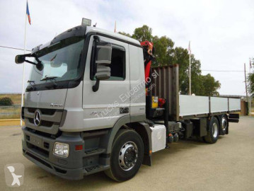 Camión plataforma caja abierta Mercedes