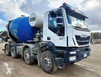 Lastbil betong blandare Iveco