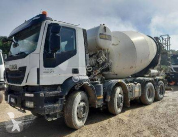 Kamion beton frézovací stroj / míchačka Iveco