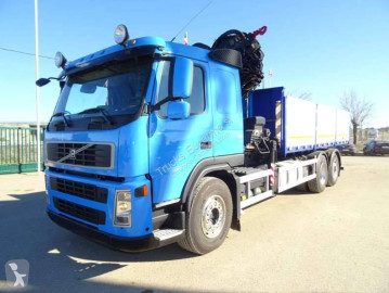 Camión plataforma caja abierta Volvo