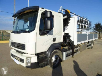 Camión plataforma caja abierta Volvo