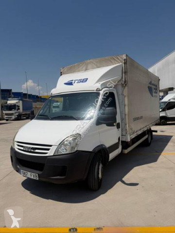 Camión lona Iveco