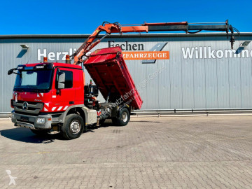 Lastbil tre vagnar Mercedes