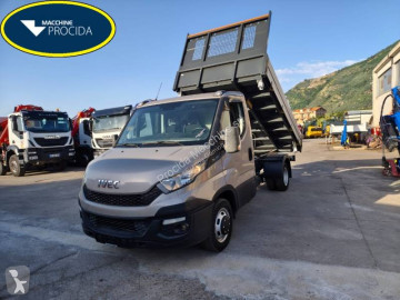 شاحنة قلابة ذات تفريغ خلفي وجانبي Iveco