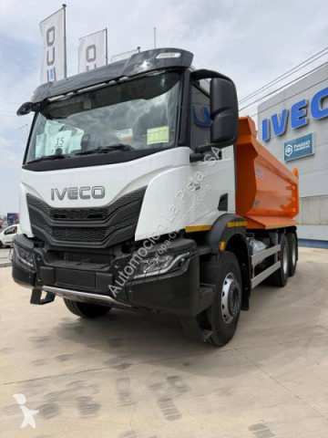 Camión volquete Iveco nuevo