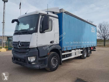 Camión tautliner (lonas correderas) Mercedes
