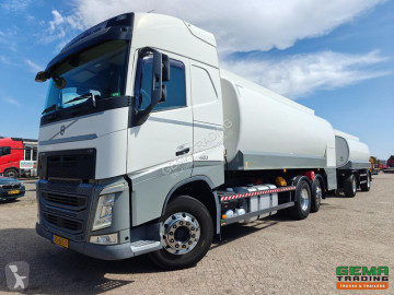 Камион Volvo FH42 0 6x2/4 GlobeTrotter Euro6B - Tank 23,500L 7 Comp + Willig Hanger 18,000L 5Compartments