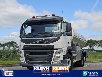 Камион цистерна Volvo