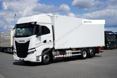 Camión furgón Iveco