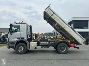 Camion tri-benne Mercedes