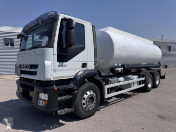شاحنة صهريج محروقات Iveco