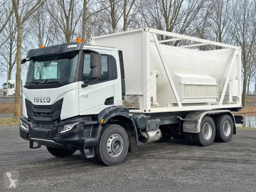 Camión cisterna Iveco nuevo