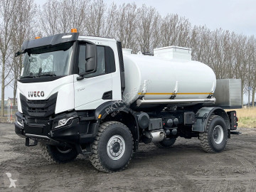 Camión cisterna Iveco nuevo