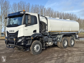 Camión cisterna Iveco nuevo