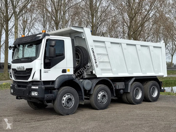 Camión volquete Iveco nuevo