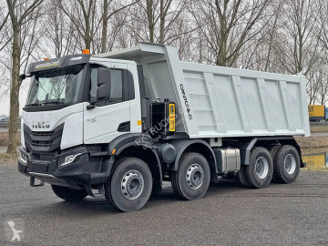 Camión volquete Iveco nuevo