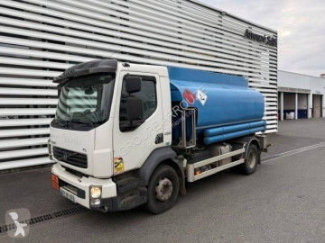 Камион цистерна петролни продукти Volvo