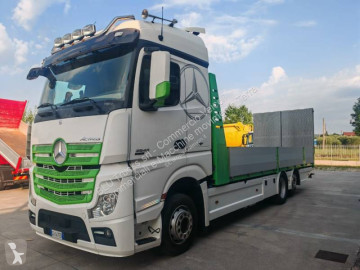 Nosič strojů Mercedes Actros 2542