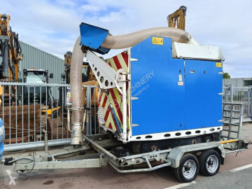Vacuum truck